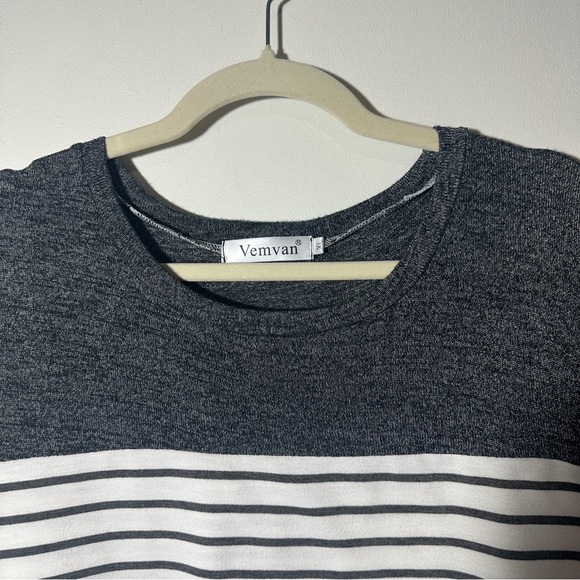 Vem Van Women's Striped Gray and White Top Size XL - Picture 3 of 5